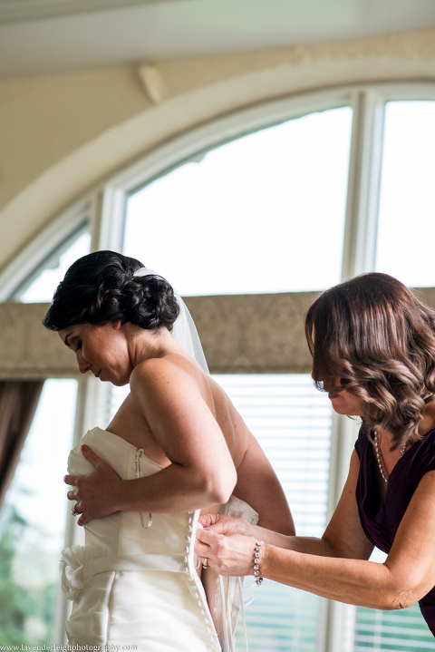 Wildwood Golf Club Wedding| Bride Getting Ready | Pittsburgh Wedding Photographer | Pittsburgh Wedding Photographers | Lavender Leigh Photography | Blog