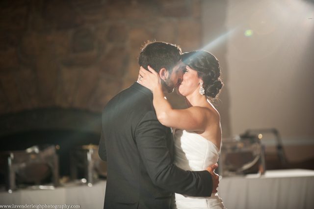 Bride and Groom First Dance| Wildwood Country Club Wedding| Bride and Groom Portraits | Pittsburgh Wedding Photographer | Pittsburgh Wedding Photographers | Lavender Leigh Photography | Blog