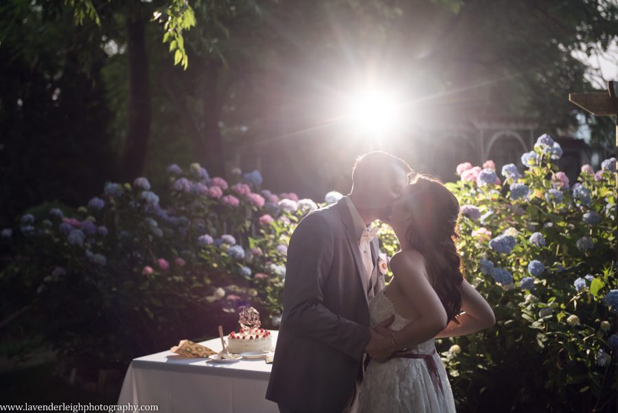 <alt>bride and groom's first dance at Choderwood in Pittsburgh, Pennsylvania</alt>