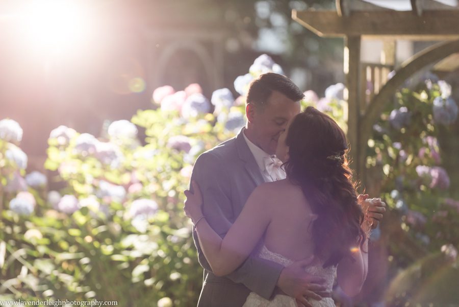 <alt>bride and groom's first dance at Choderwood in Pittsburgh, Pennsylvania</alt>