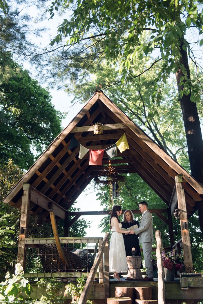 bride and groom say vows at Choderwood in Pittsburgh, Pennsylvania