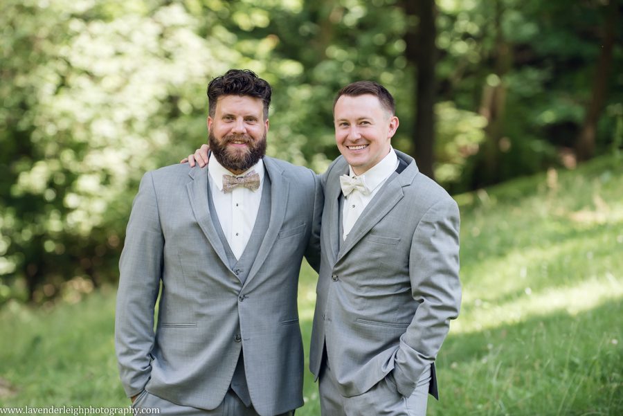 <alt>groom hanging out with best man</alt>