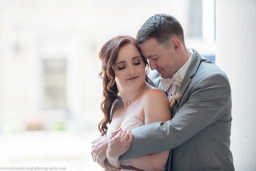 <alt><alt>bride and groom at the School of Architecture Pillars at Carnegie Mellon University in Pittsburgh, Pennsylvania</alt>