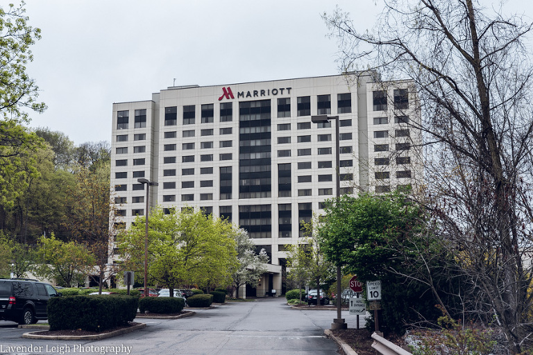 <alt> pittsburgh airport marriott wedding by lavender leigh photography</alt>