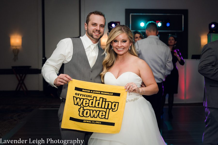 <alt> pittsburgh airport marriott wedding by lavender leigh photography</alt>