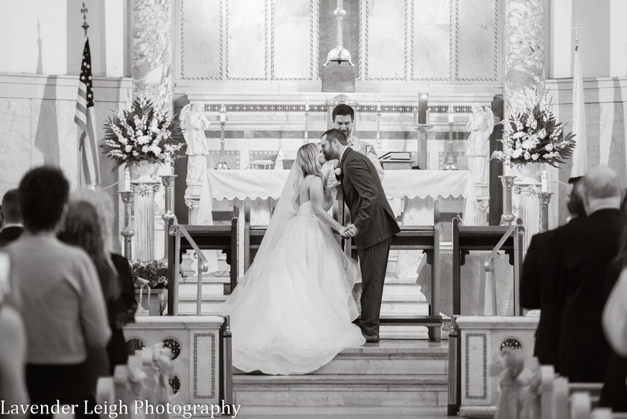 <alt> pittsburgh airport marriott wedding by lavender leigh photography</alt>