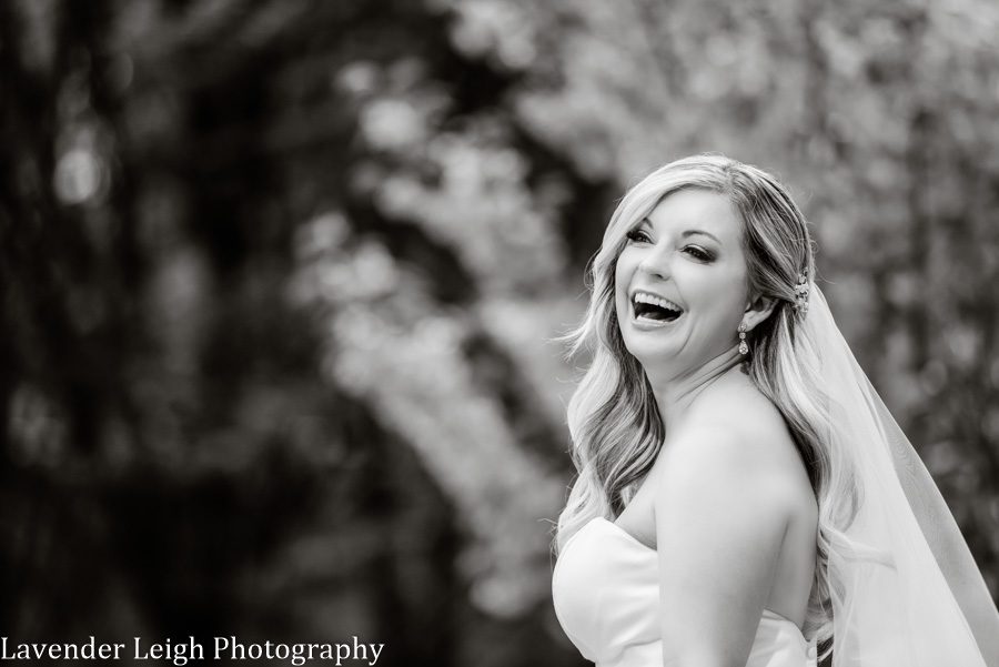 <alt> pittsburgh airport marriott wedding by lavender leigh photography</alt>