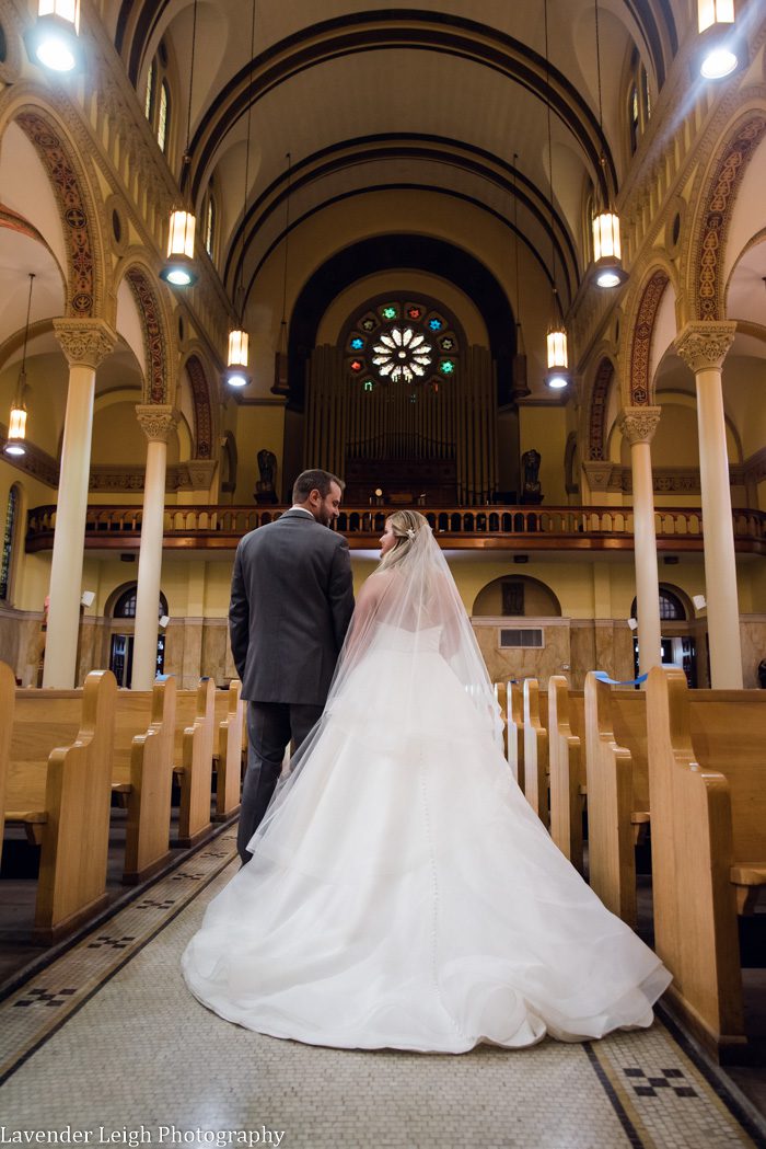 <alt> pittsburgh airport marriot wedding by lavender leigh photography</alt>