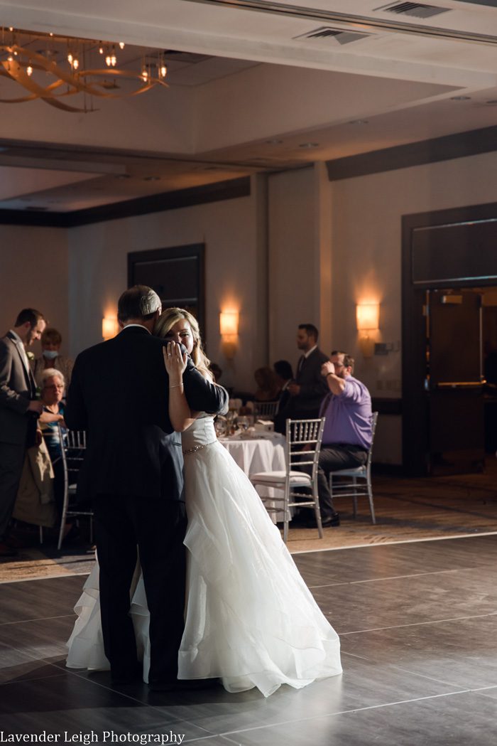 <alt> pittsburgh airport marriot wedding by lavender leigh photography</alt>