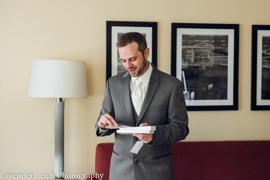 <alt> pittsburgh airport marriot wedding by lavender leigh photography</alt>