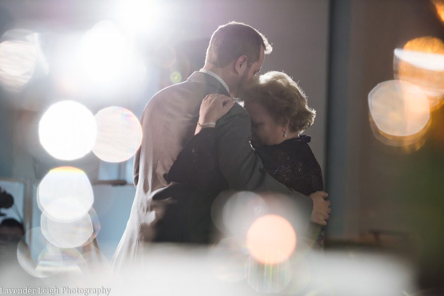 <alt> pittsburgh airport marriott wedding by lavender leigh photography</alt>