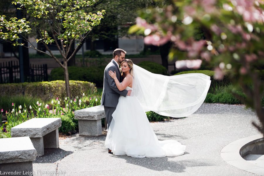 <alt> pittsburgh airport marriott wedding by lavender leigh photography</alt>