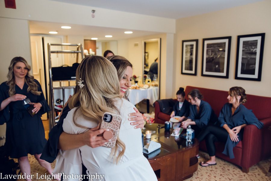 <alt> pittsburgh airport marriot wedding by lavender leigh photography</alt>