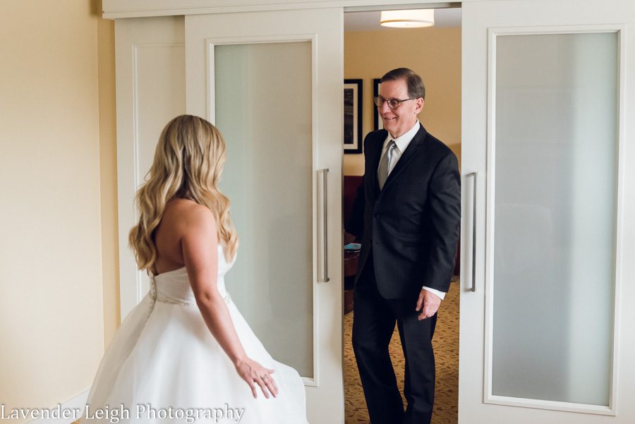 <alt> pittsburgh airport marriot wedding by lavender leigh photography</alt>