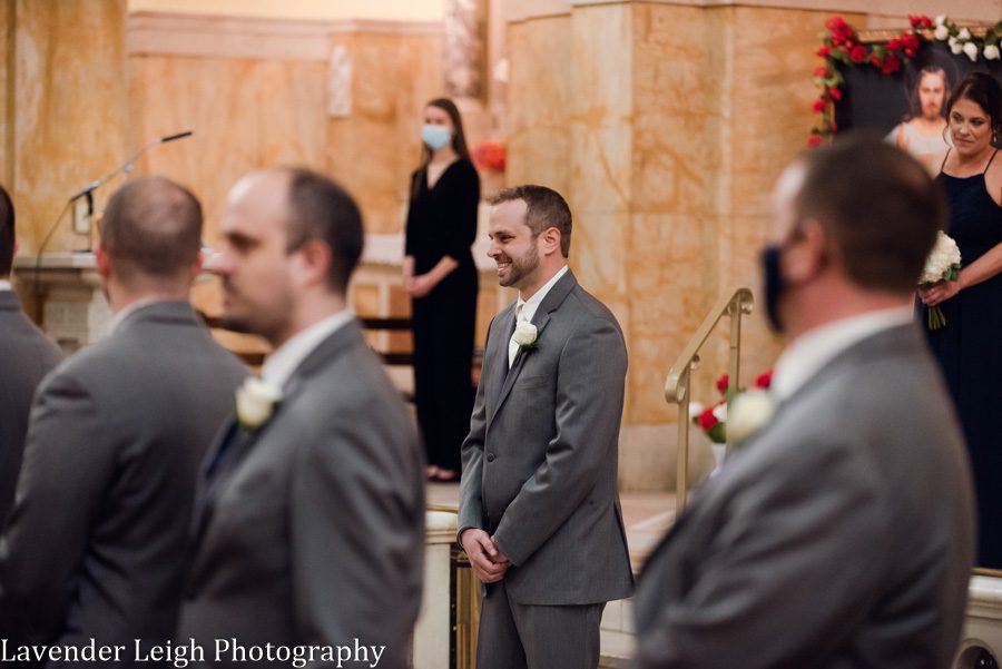<alt> pittsburgh airport marriot wedding by lavender leigh photography</alt>