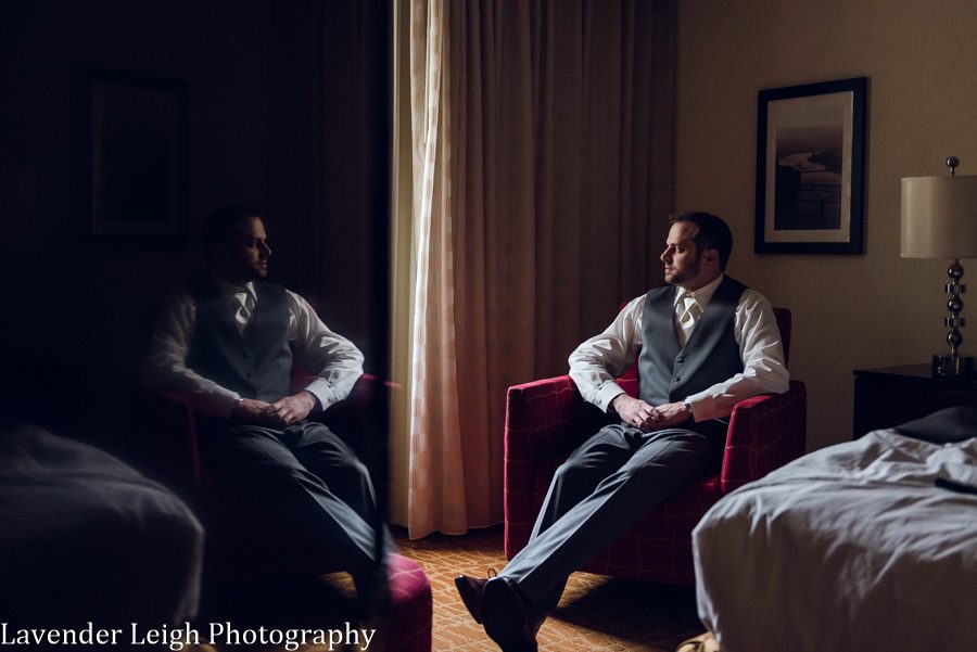 <alt> pittsburgh airport marriot wedding by lavender leigh photography</alt>