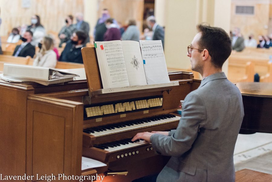 <alt> pittsburgh airport marriot wedding by lavender leigh photography</alt>