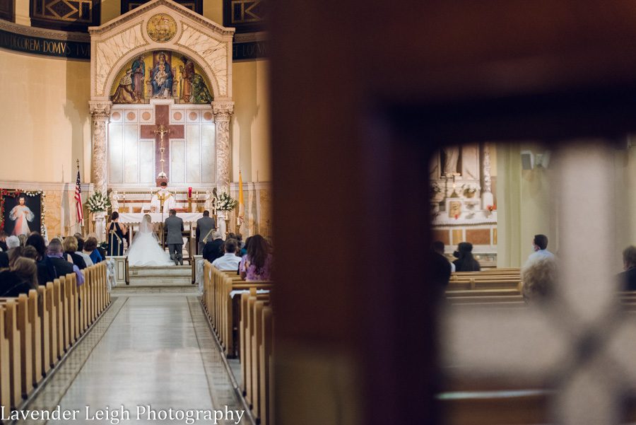 <alt> pittsburgh airport marriot wedding by lavender leigh photography</alt>