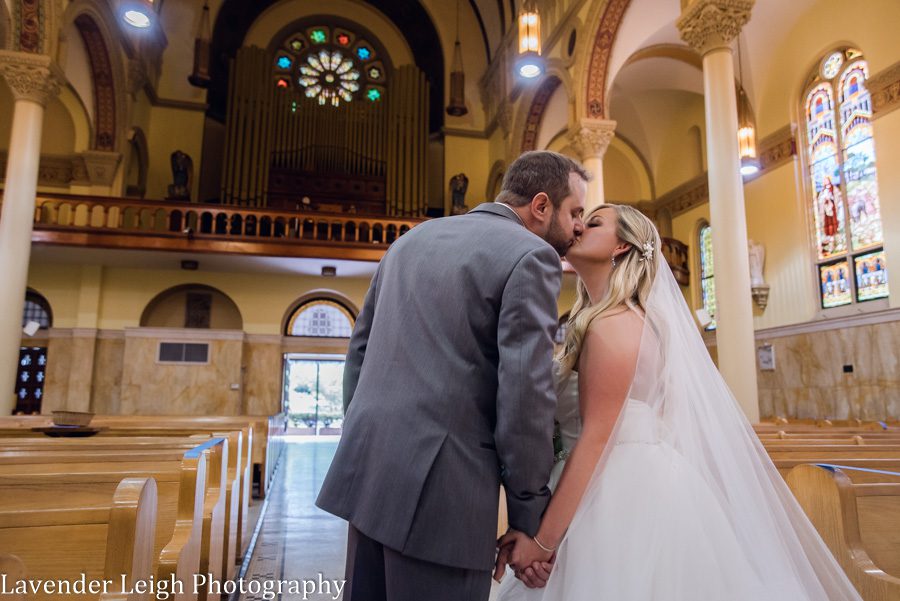 <alt> pittsburgh airport marriot wedding by lavender leigh photography</alt>
