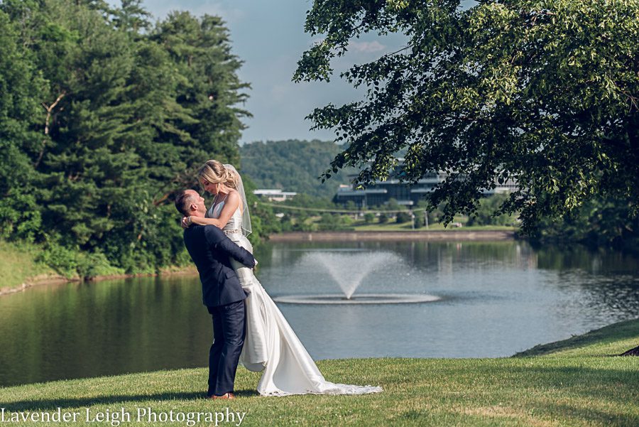 <alt>Southpointe Golf Club Wedding in Pittsburgh Pennsylvania, by Lavender Leigh Photography</alt>