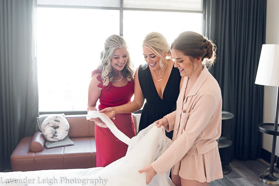 <alt>pittsburgh wedding photographer lavender leigh photography at the pittsburgh field club</alt>