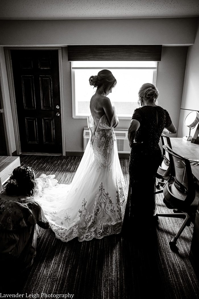 <alt>A wedding at The Club at Blackthorne in Jeannette, Pennsylvania photographed by Lavender Leigh Photography</alt>