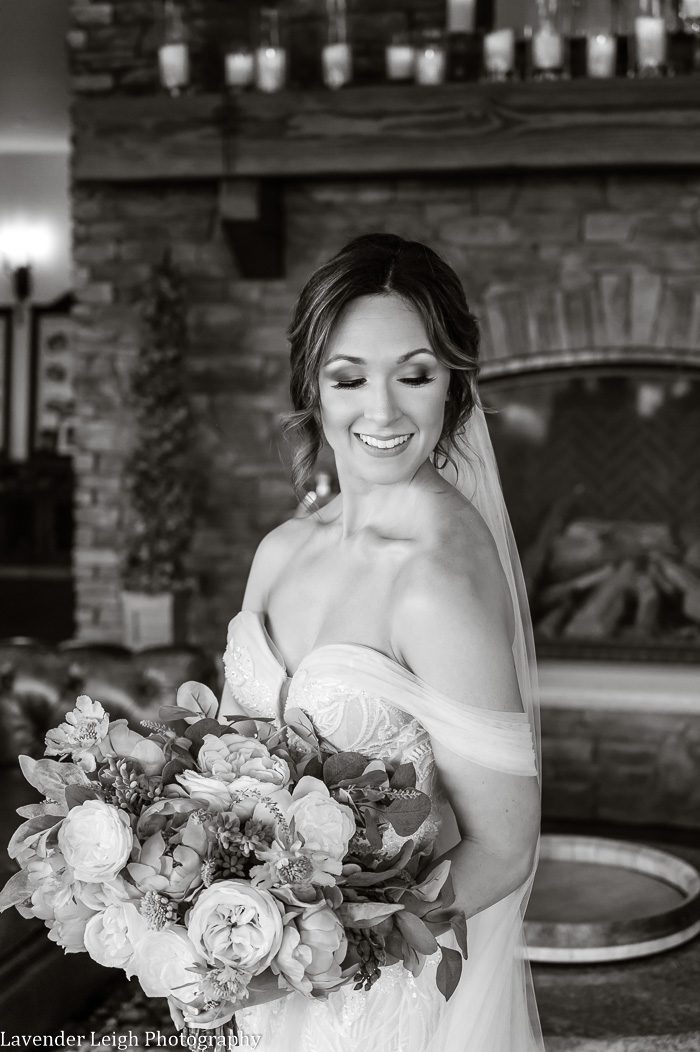 <alt>A wedding at The Club at Blackthorne in Jeannette, Pennsylvania photographed by Lavender Leigh Photography</alt>