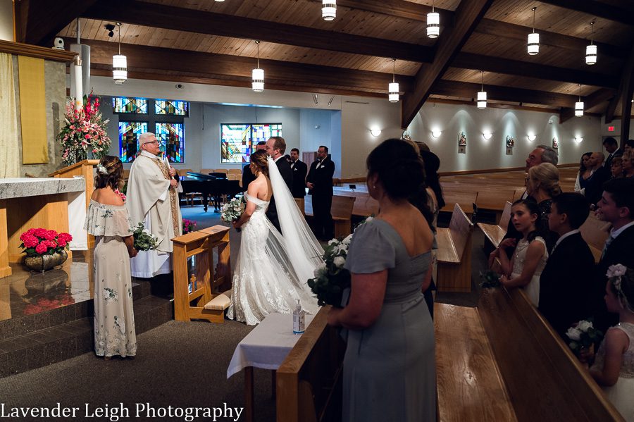 <alt>A wedding at The Club at Blackthorne in Jeannette, Pennsylvania photographed by Lavender Leigh Photography</alt>