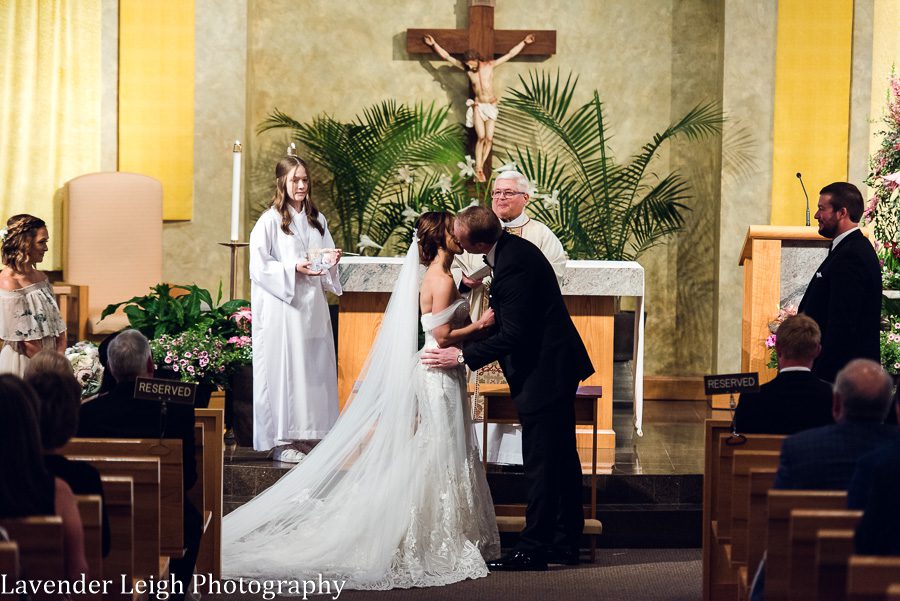 <alt>A wedding at The Club at Blackthorne in Jeannette, Pennsylvania photographed by Lavender Leigh Photography</alt>