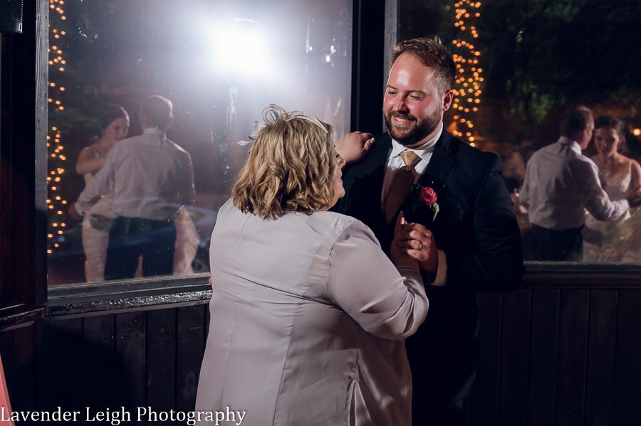 <alt>pittsburgh wedding photographer Lavender Leigh Photography at the Hyeholde Restaurant</alt>