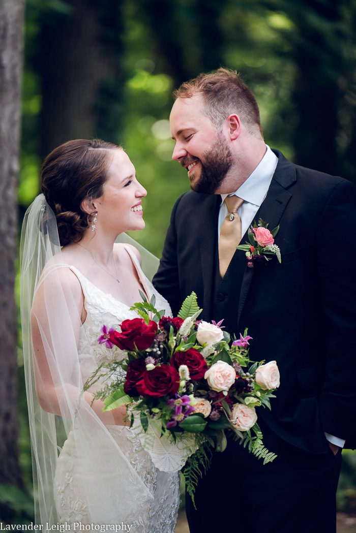 <alt>pittsburgh wedding photographer Lavender Leigh Photography at the Hyeholde Restaurant</alt>