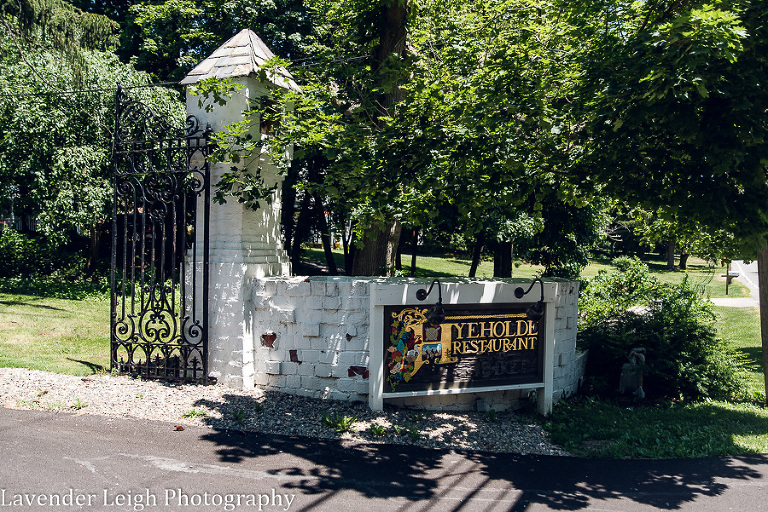 <alt>pittsburgh wedding photographer Lavender Leigh Photography at the Hyeholde Restaurant</alt>