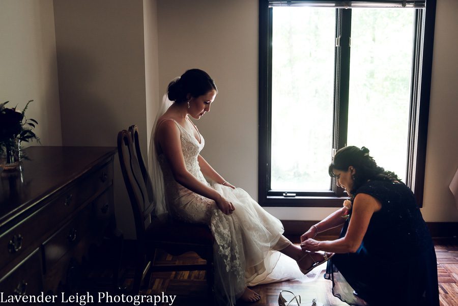 <alt>pittsburgh wedding photographer Lavender Leigh Photography at the Hyeholde Restaurant</alt>