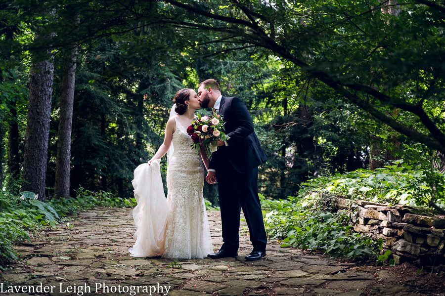 <alt>pittsburgh wedding photographer Lavender Leigh Photography at the Hyeholde Restaurant</alt>