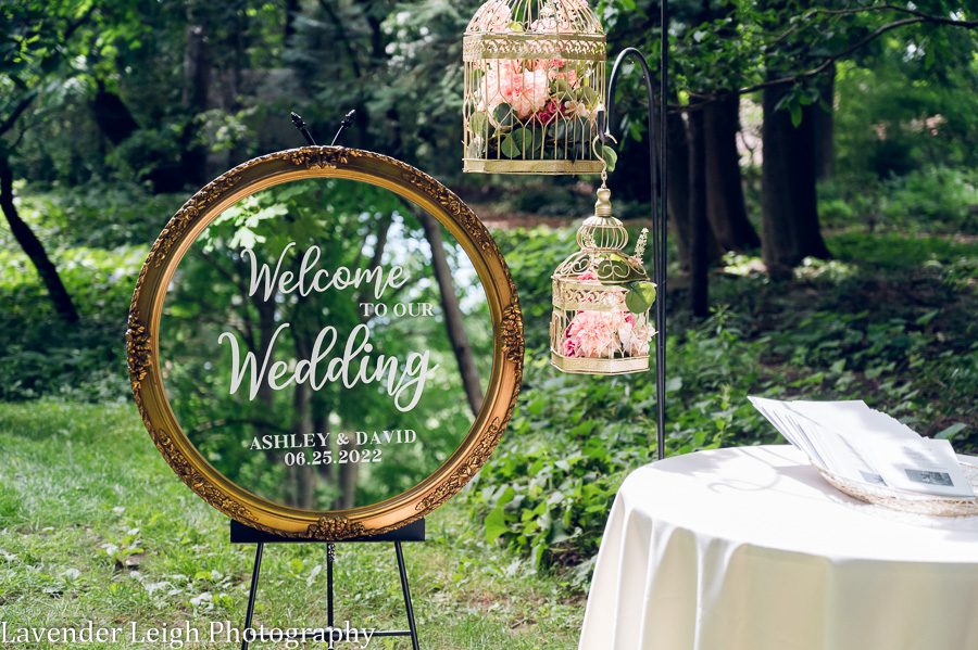 <alt>pittsburgh wedding photographer Lavender Leigh Photography at the Hyeholde Restaurant</alt>