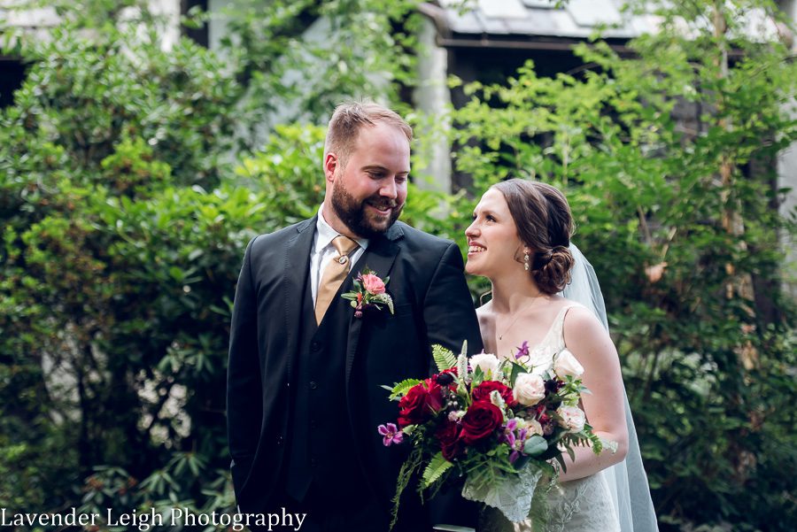 <alt>pittsburgh wedding photographer Lavender Leigh Photography at the Hyeholde Restaurant</alt>