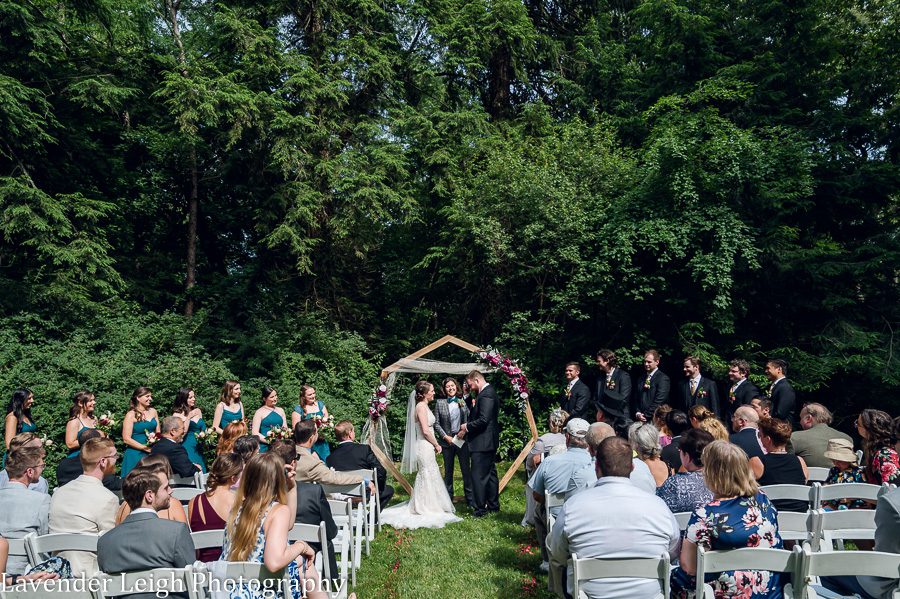 <alt>pittsburgh wedding photographer Lavender Leigh Photography at the Hyeholde Restaurant</alt>