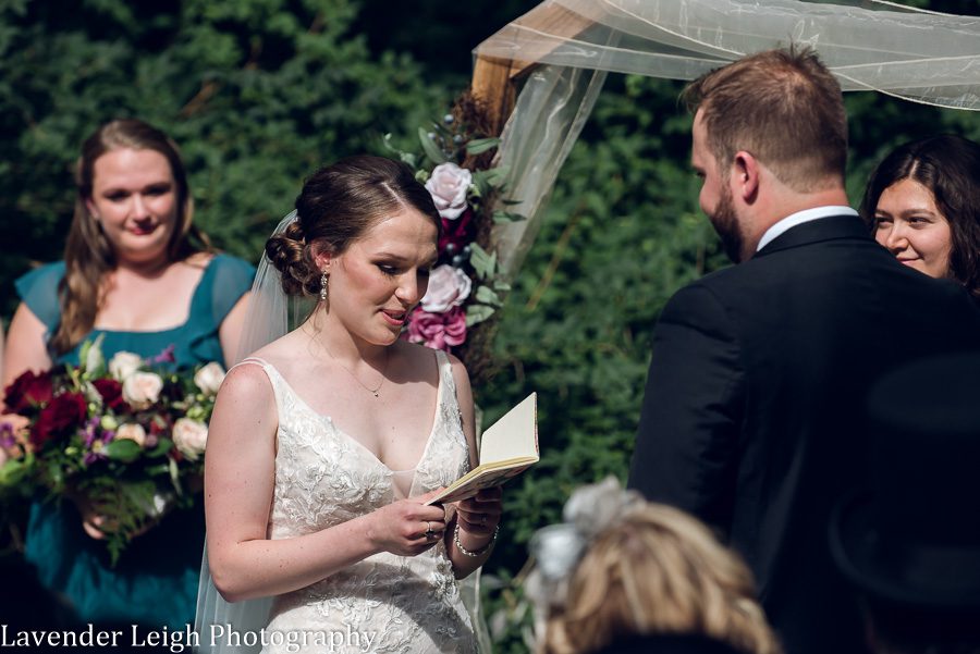 <alt>pittsburgh wedding photographer Lavender Leigh Photography at the Hyeholde Restaurant</alt>