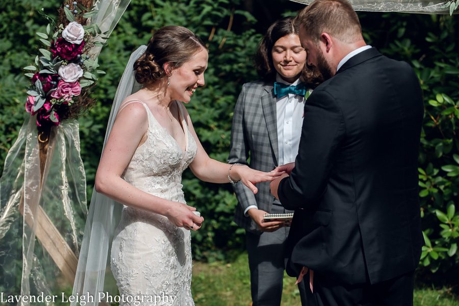 <alt>pittsburgh wedding photographer Lavender Leigh Photography at the Hyeholde Restaurant</alt>