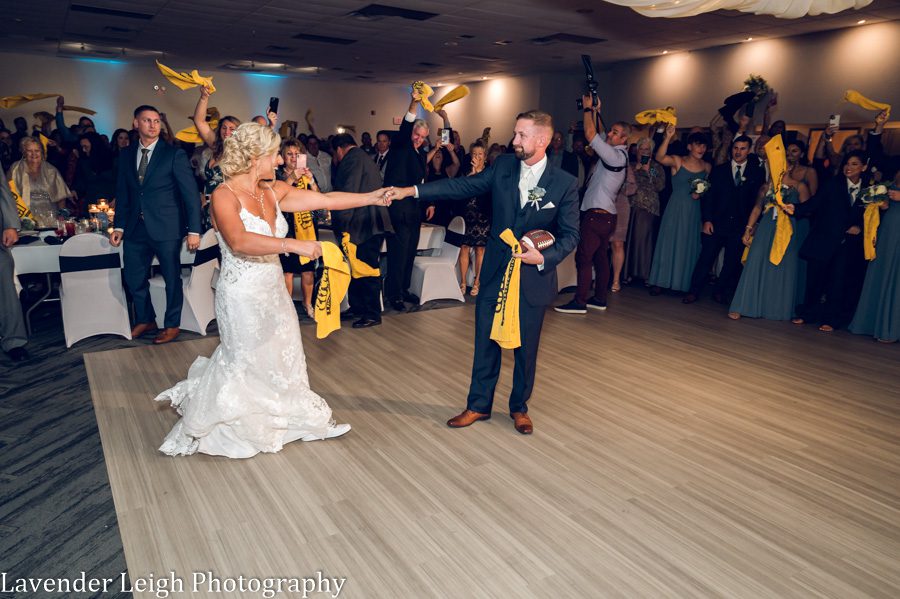 <alt>autumn wedding at the Chartier's Room in Bridgeville, Pennsylvania</alt>