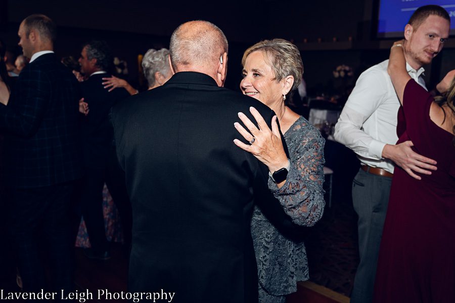 <alt>wyndham grand pittsburgh wedding by lavender leigh photography</alt>