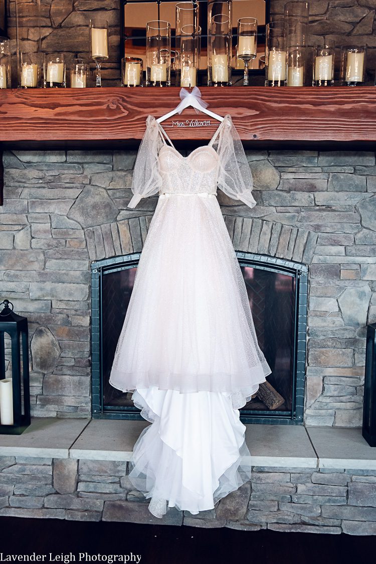 <alt>The Club at Blackthorne Wedding by Lavender Leigh Photography</alt>