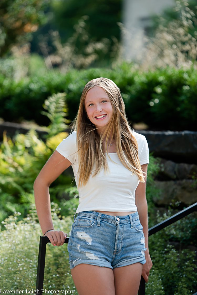<alt>Pittsburgh Pennsylvania high school senior photos at Hartwood Acres</alt>