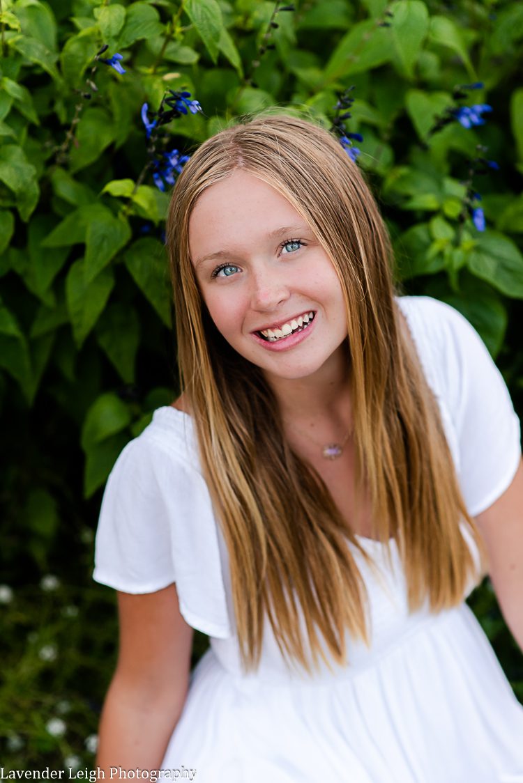 <alt>Pittsburgh Pennsylvania high school senior photos at Hartwood Acres</alt>