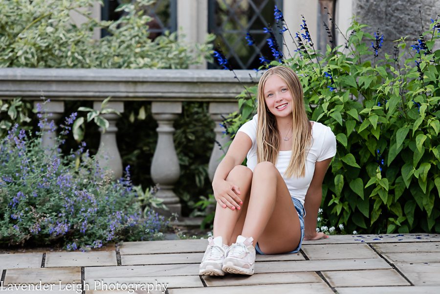 <alt>Pittsburgh Pennsylvania high school senior photos at Hartwood Acres</alt>