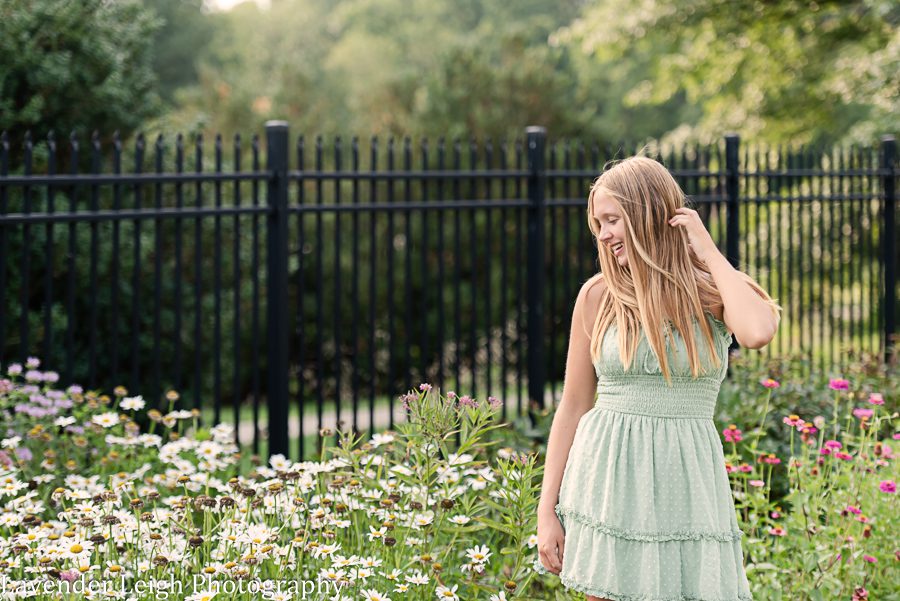 <alt>Pittsburgh Pennsylvania high school senior photos at Hartwood Acres</alt>