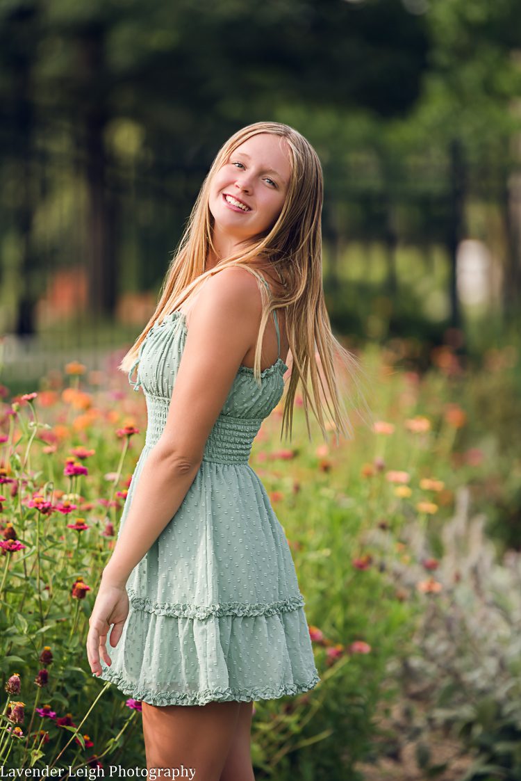 <alt>Pittsburgh Pennsylvania high school senior photos at Hartwood Acres</alt>