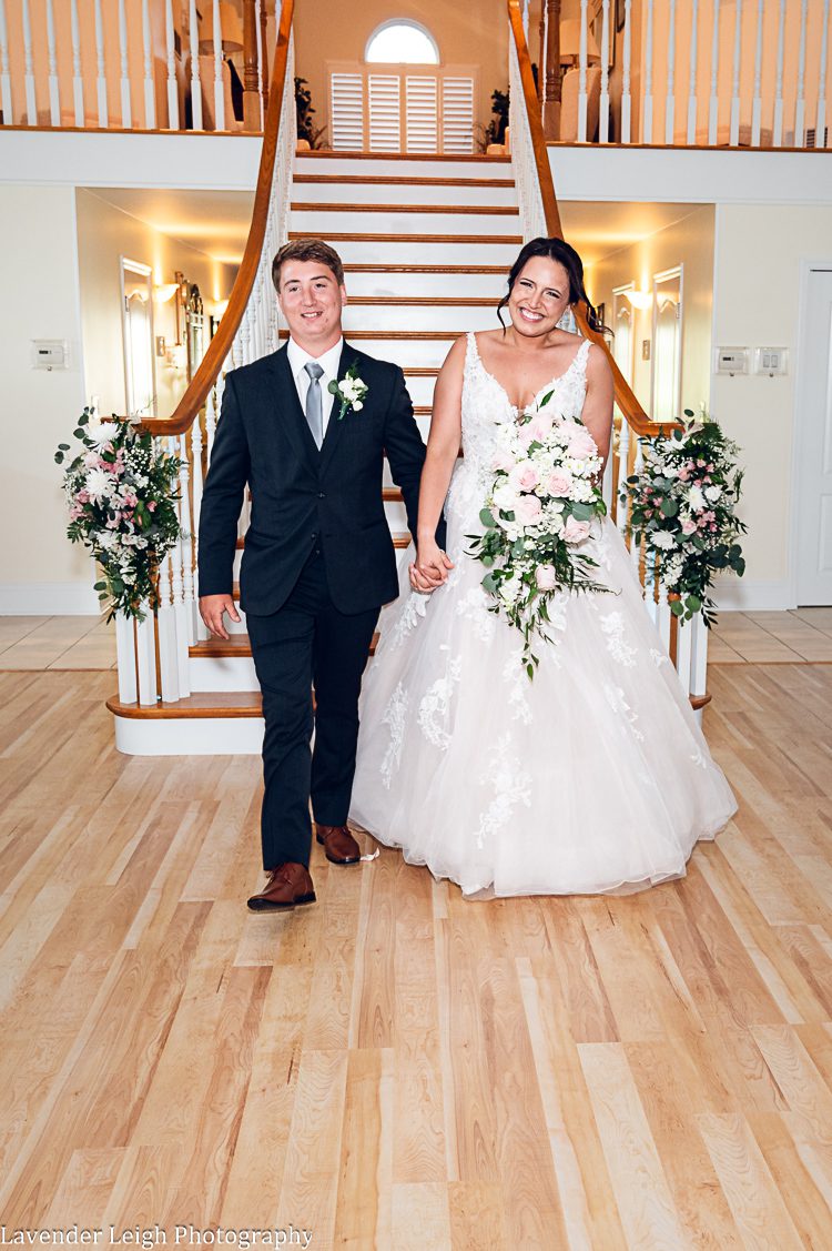 <alt>A summer wedding at Greystone Fields in Gibsonia, PA</alt>