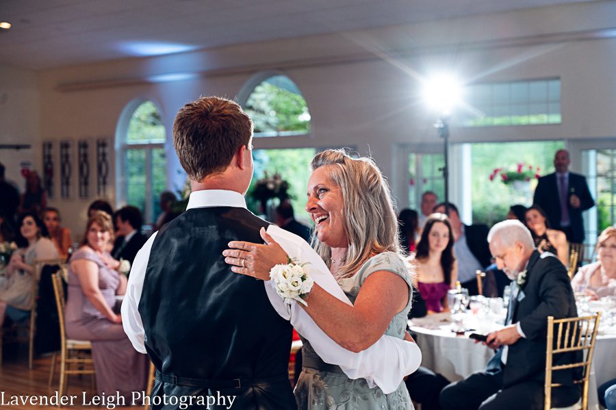 <alt>A summer wedding at Greystone Fields in Gibsonia, PA</alt>