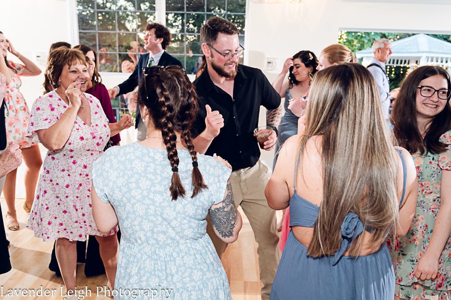 <alt>A summer wedding at Greystone Fields in Gibsonia, PA</alt>